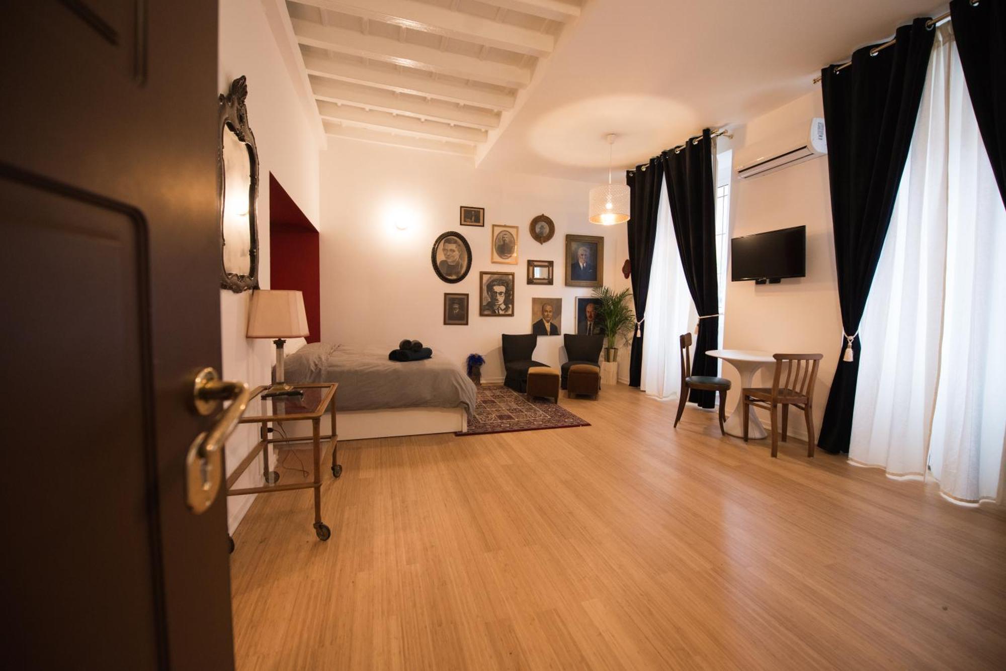 Small Studio 5 Min To The Metro *