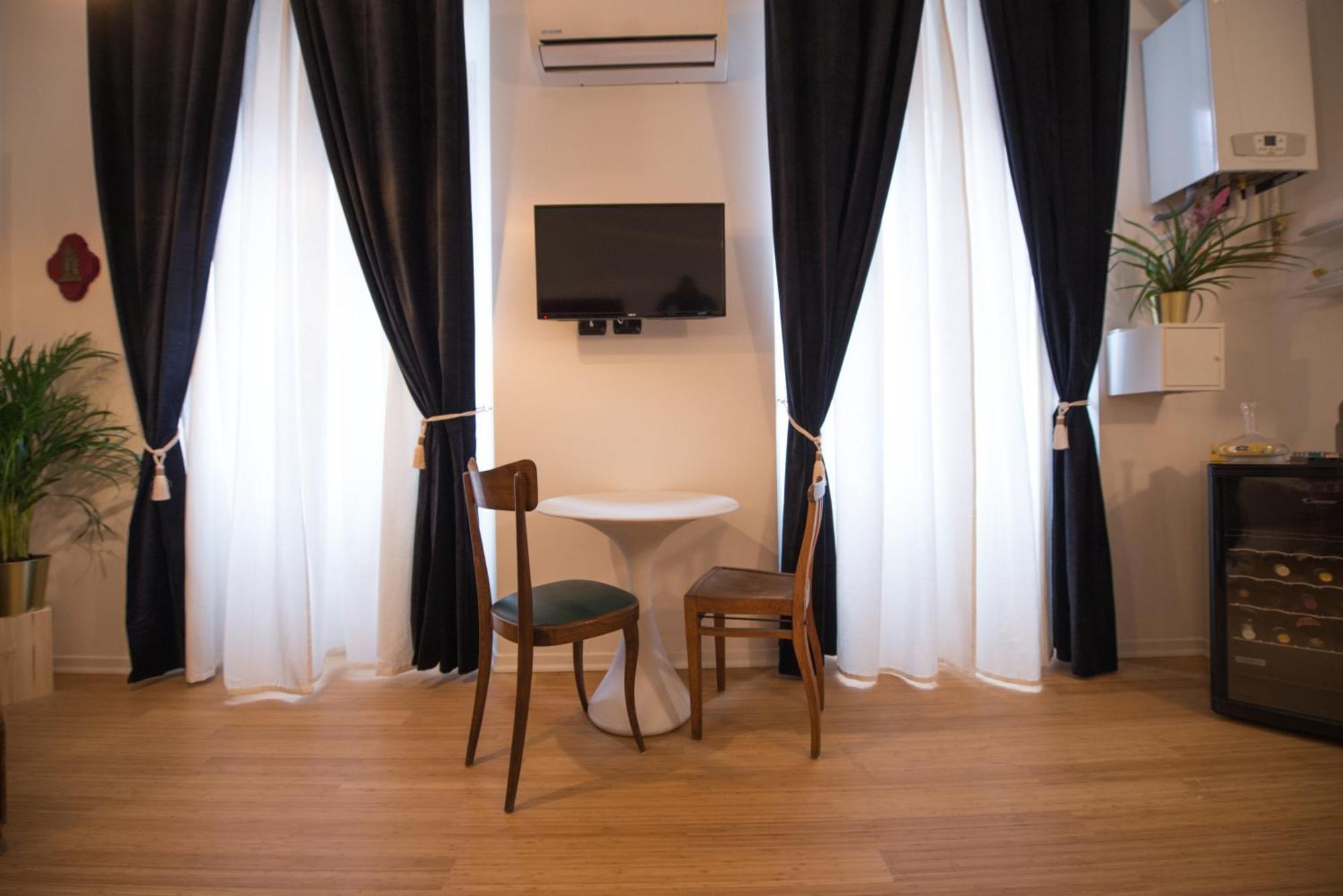 Small Studio 5 Min To The Metro *