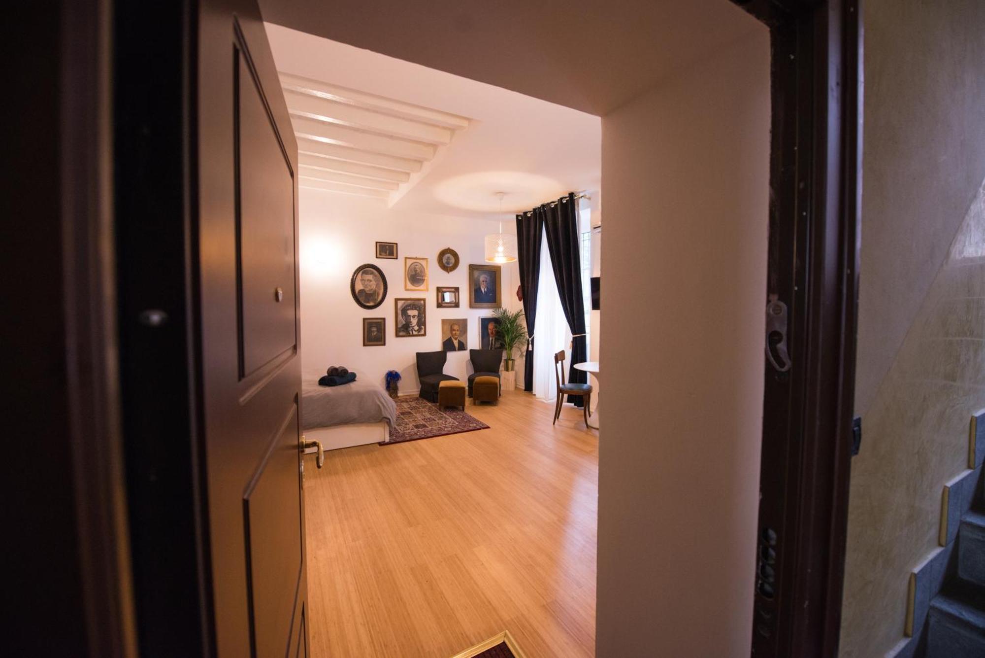 Small Studio 5 Min To The Metro Apartment *