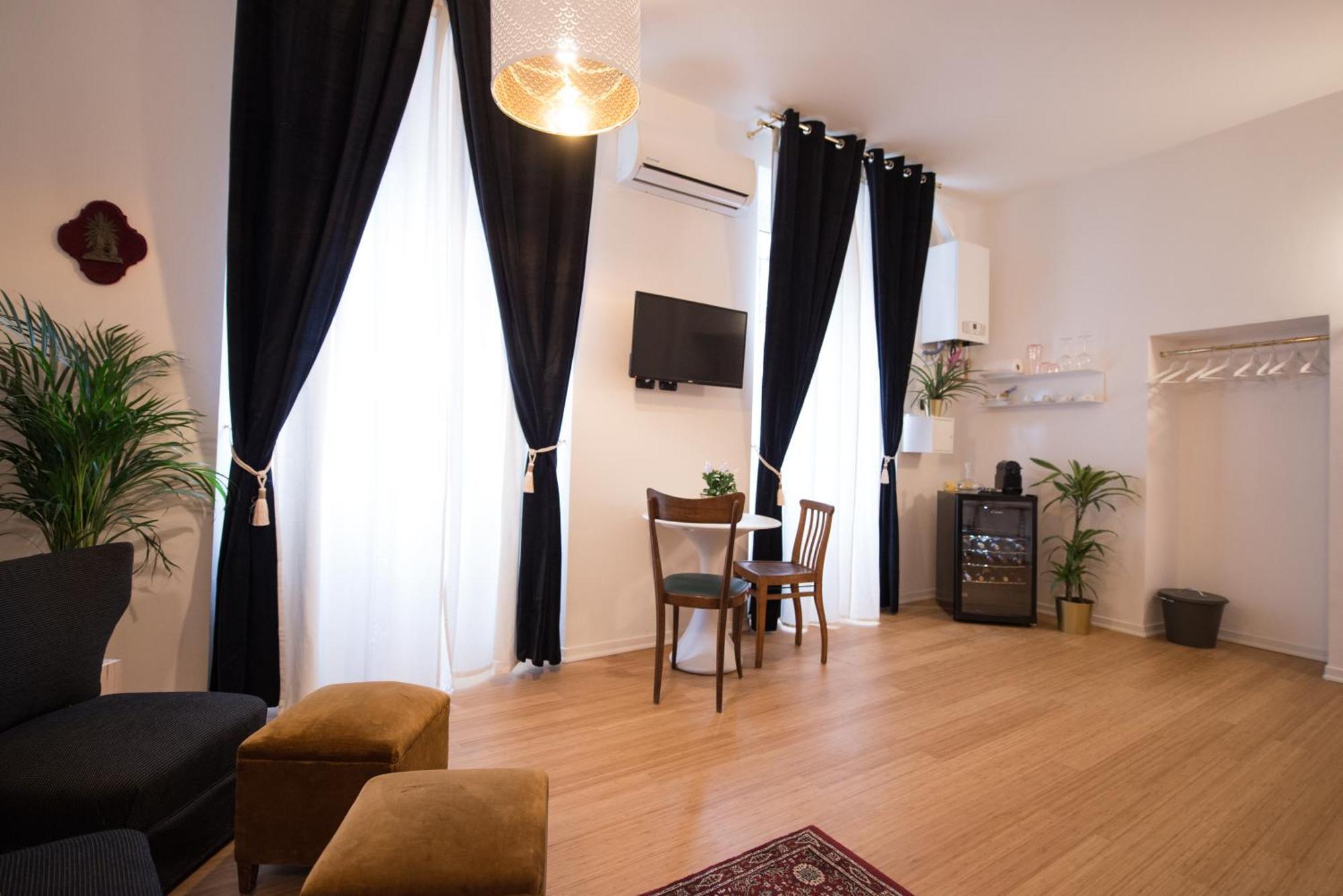 Small Studio 5 Min To The Metro *