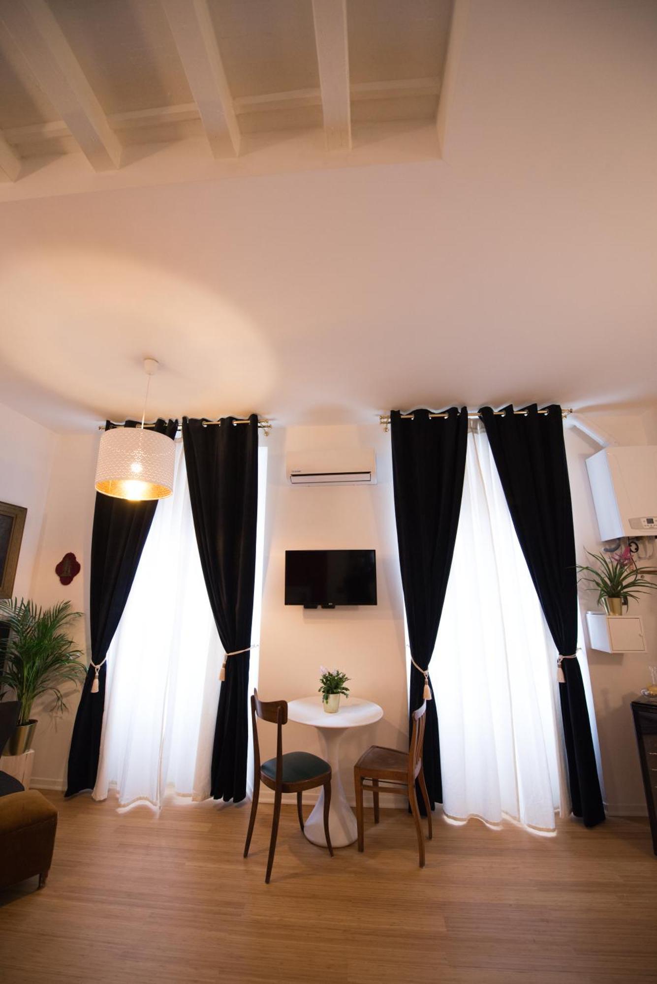 Small Studio 5 Min To The Metro *