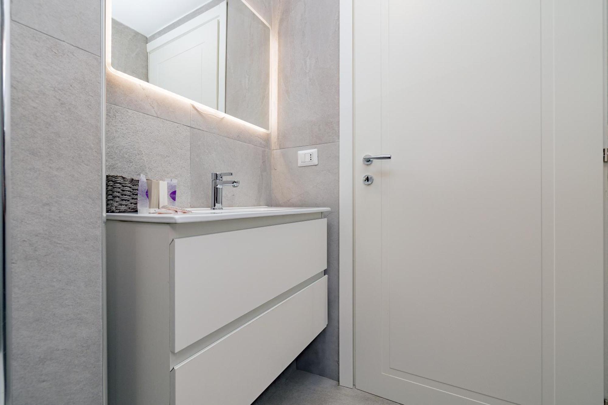 Apartment Arco Della Pace - Canonica 81