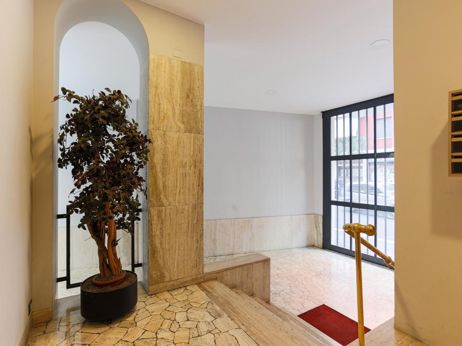 Apartment The Rent - Spacious And Renovated Multi-room In The Missori Area Mailand