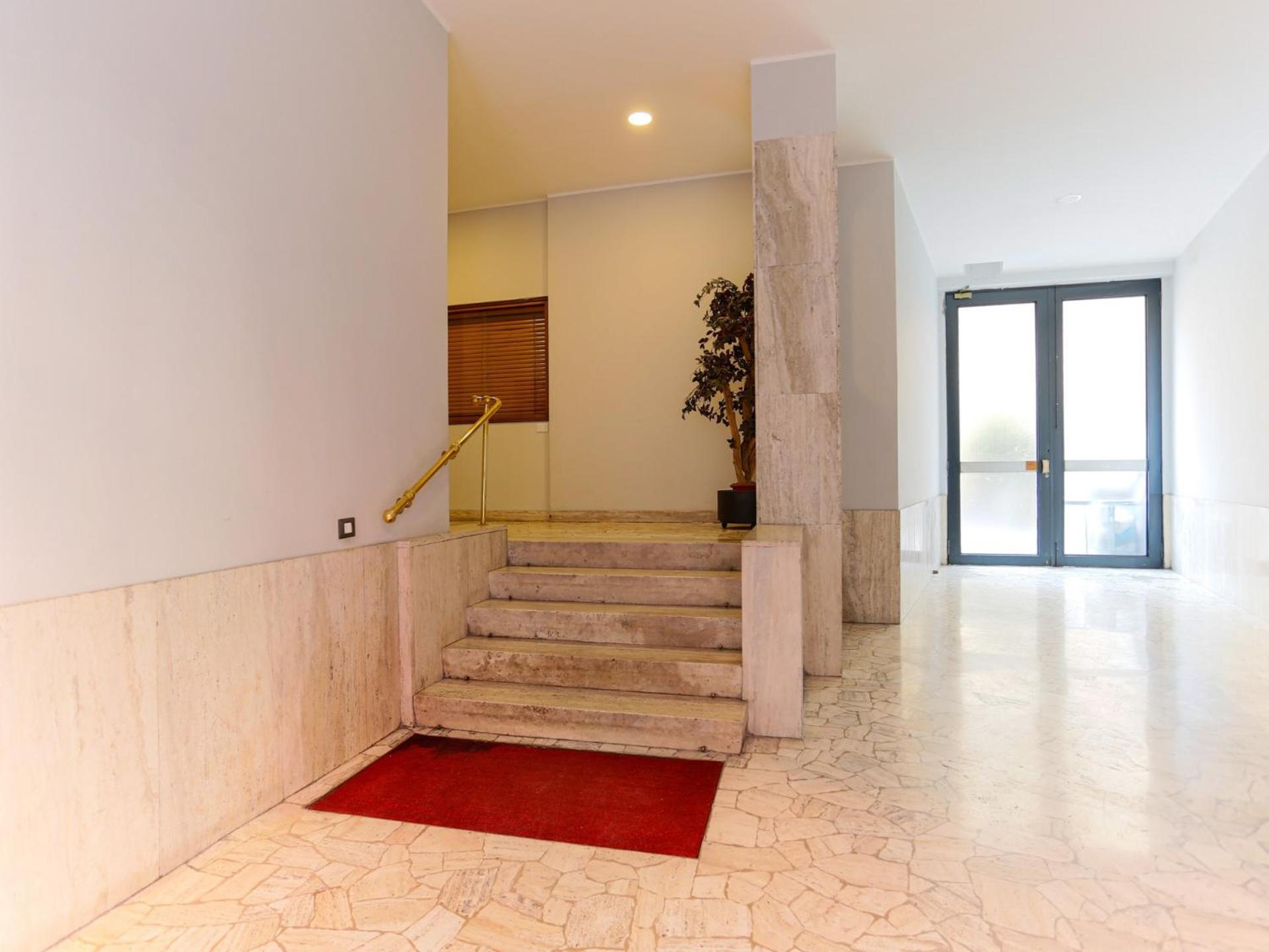 The Rent - Spacious And Renovated Multi-room In The Missori Area Apartment *