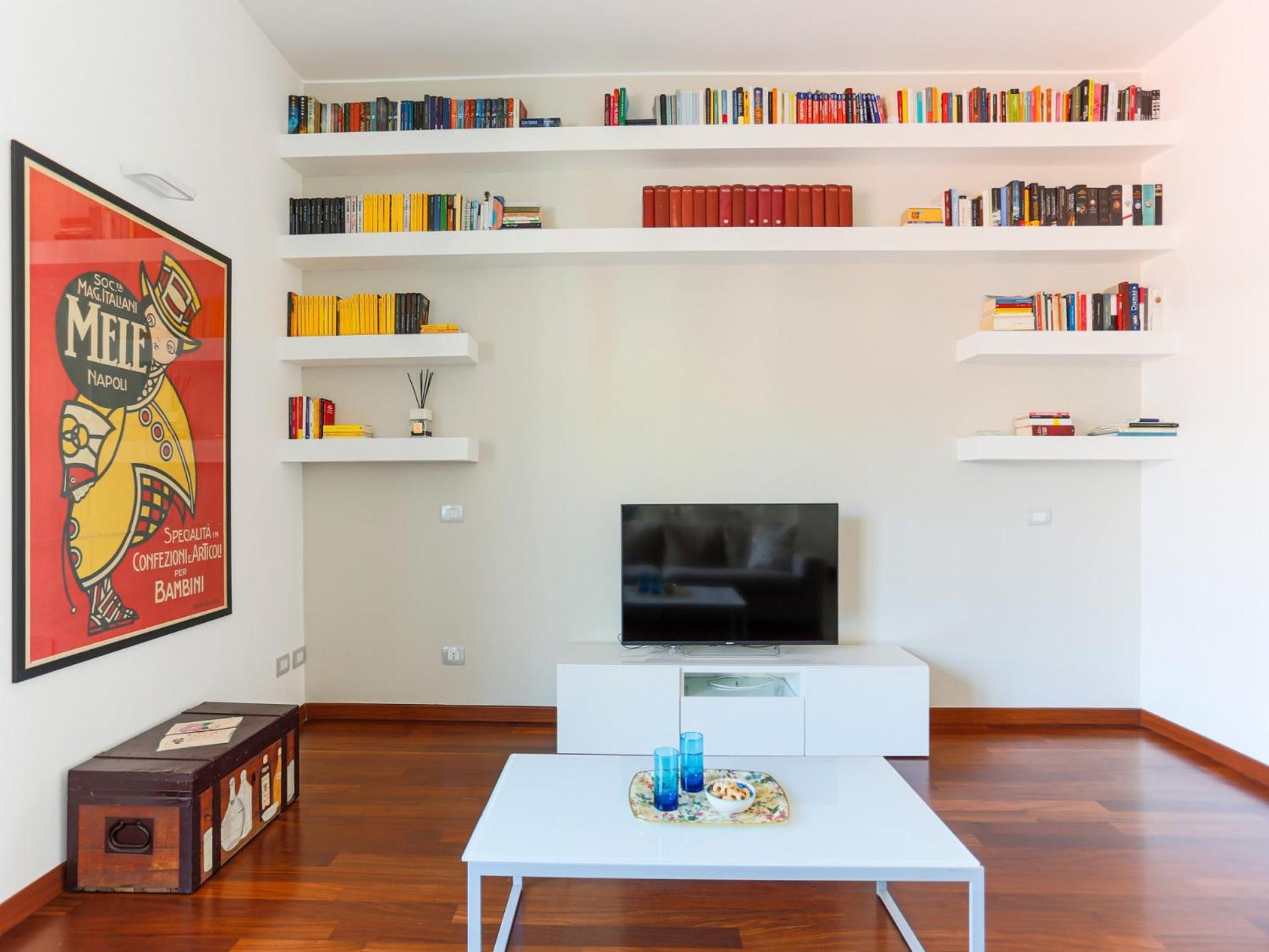 The Rent - Spacious And Renovated Multi-room In The Missori Area Apartment