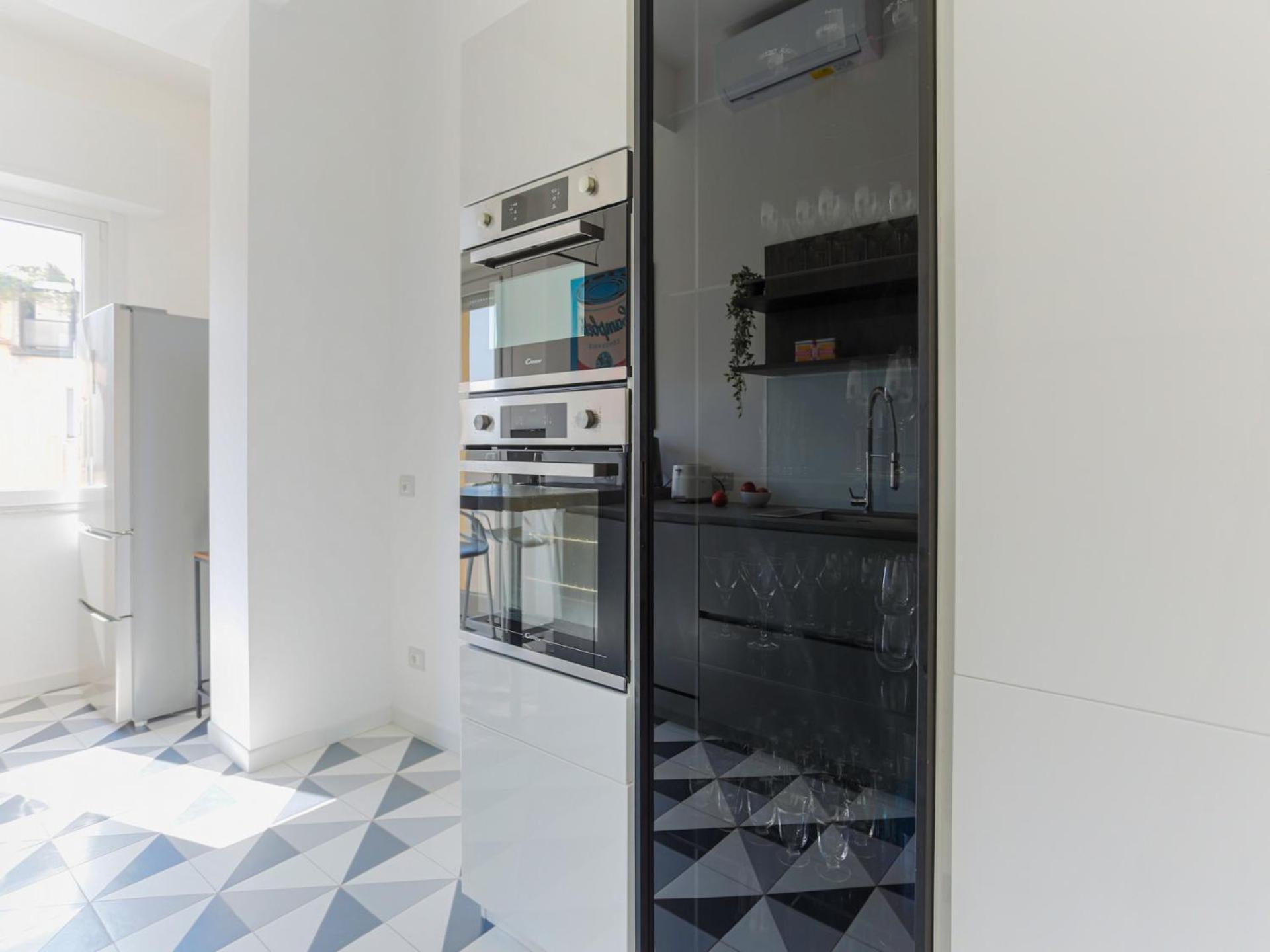 The Rent - Spacious And Renovated Multi-room In The Missori Area Apartment *