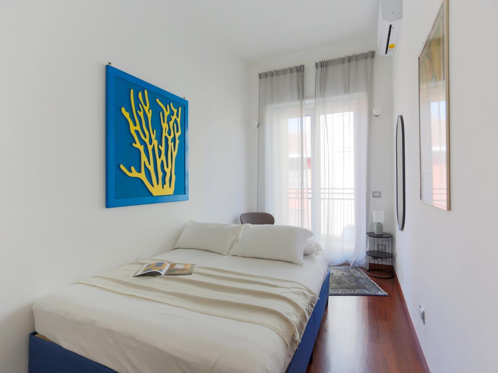 The Rent - Spacious And Renovated Multi-room In The Missori Area Apartment