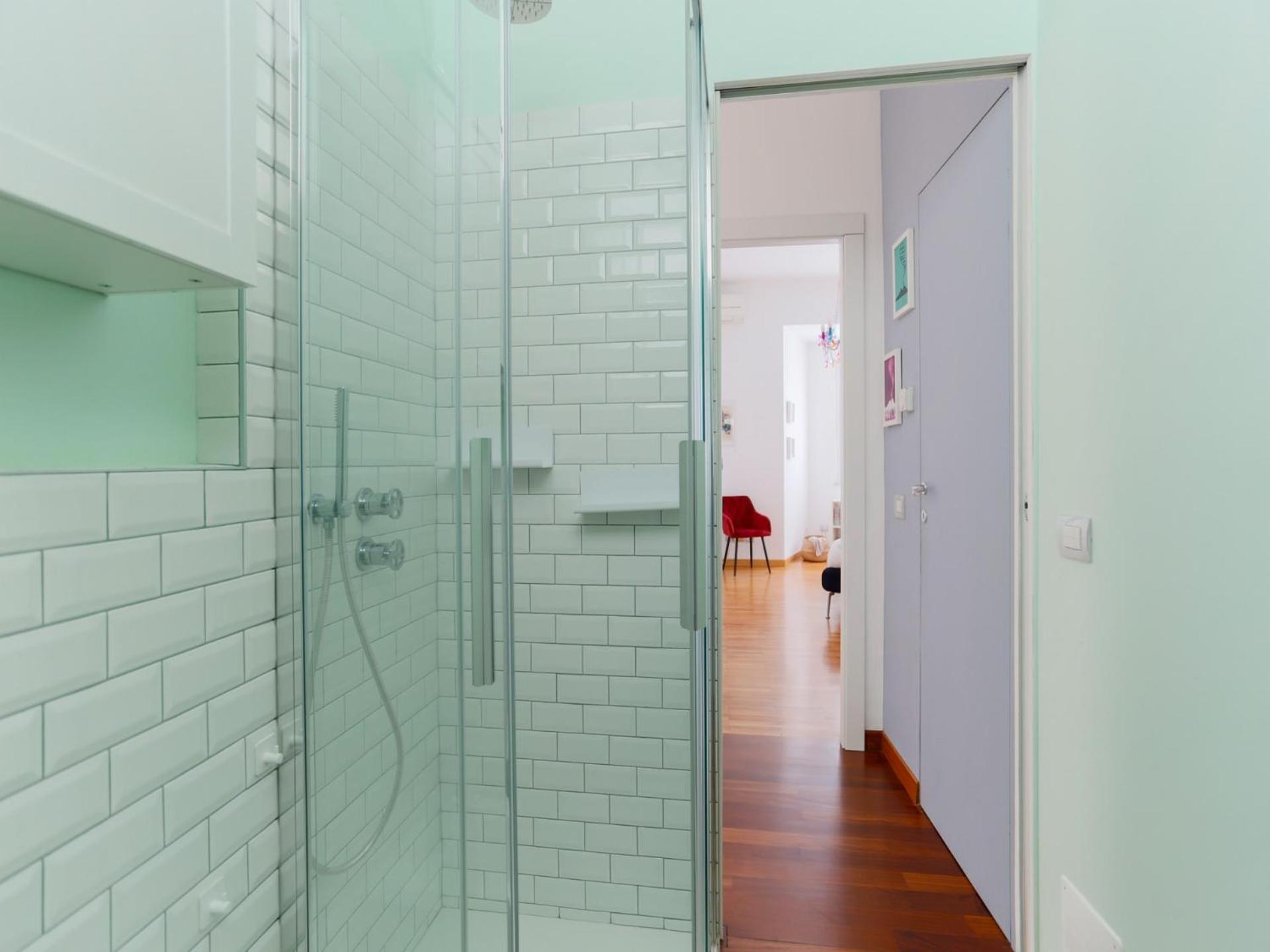 The Rent - Spacious And Renovated Multi-room In The Missori Area Apartment
