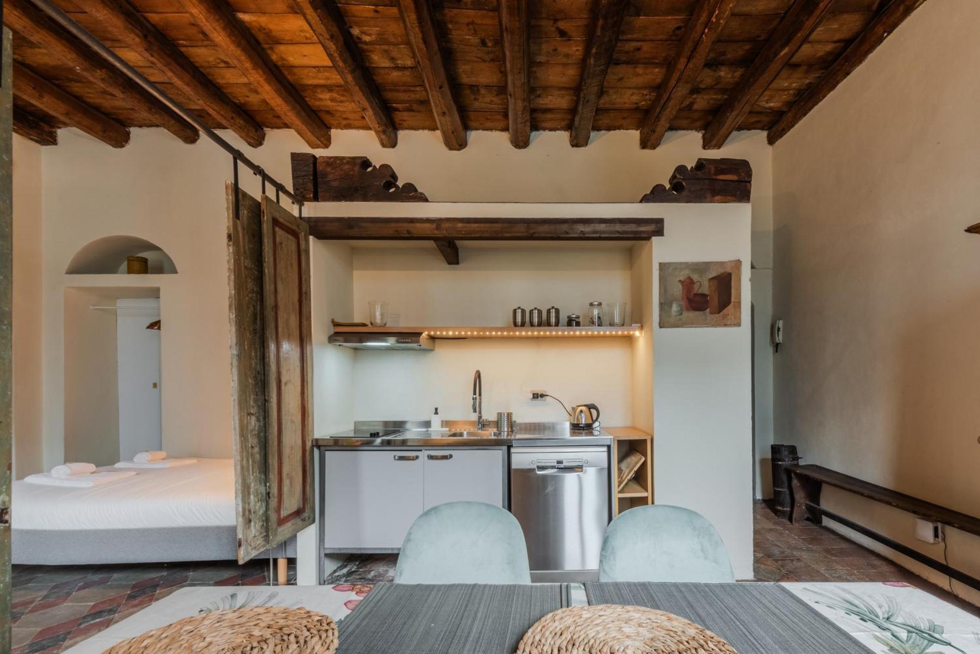 Porta Garibaldi Antique Charm Milan