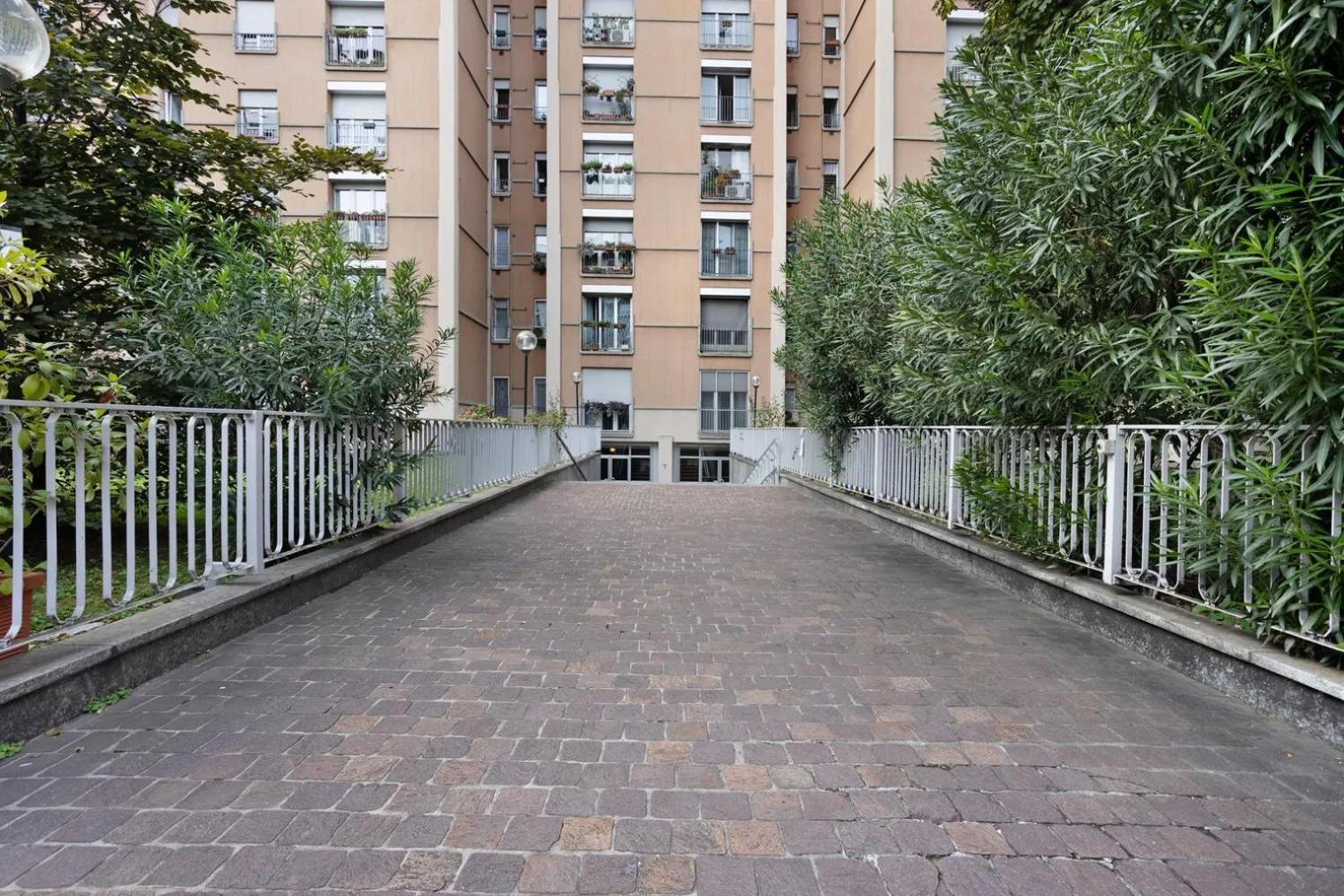 Cadolini - Secured Parking! - Duomo In 20 Min - Quiteness And Garden Apartment