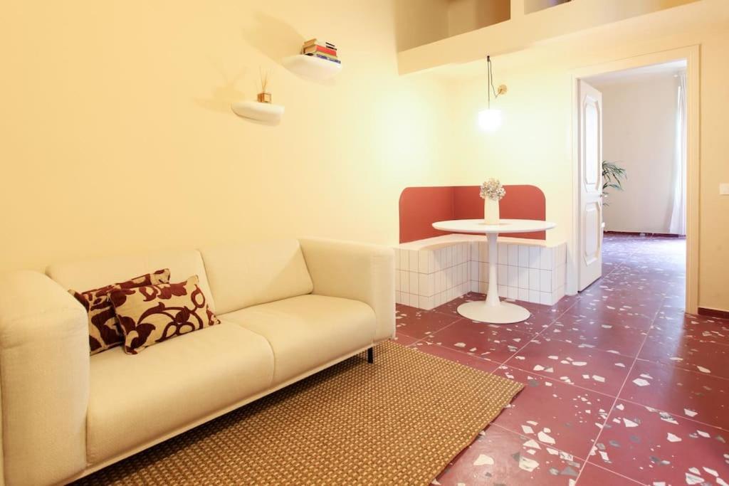 Apartment Nolo Box *