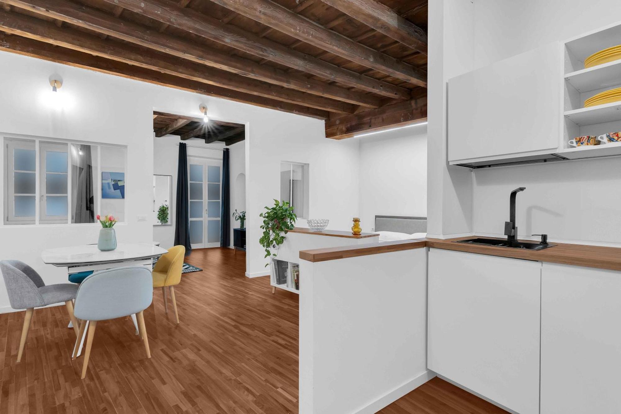 - Alzaia Naviglio Grande Apartment