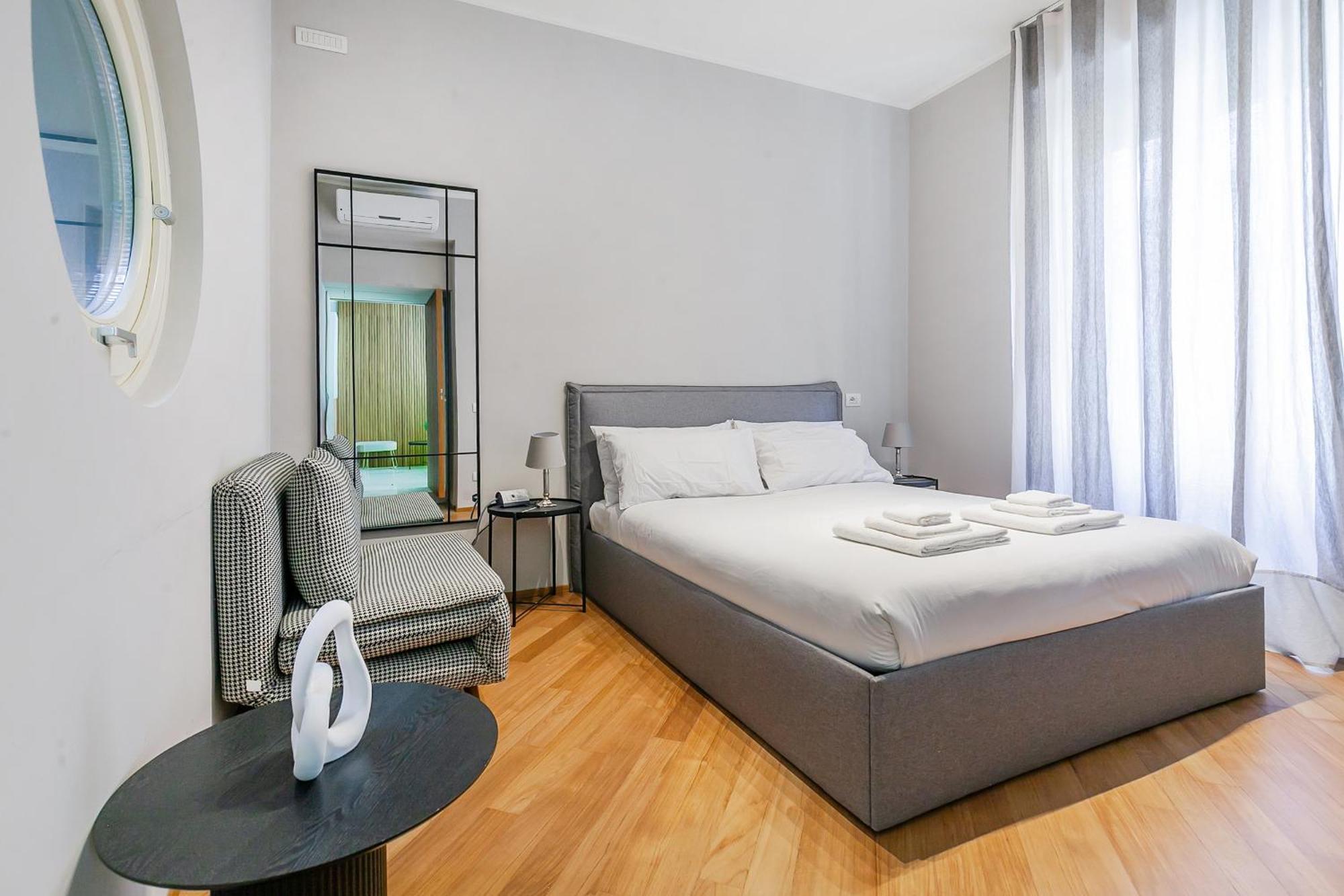 San Babila Prestige - A Few Steps From Duomo Apartment *