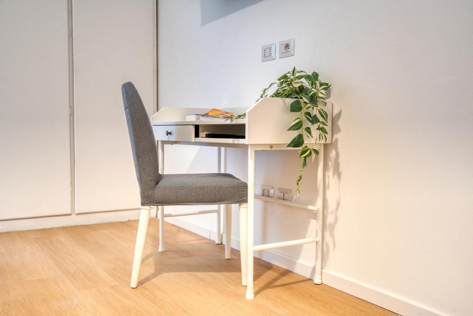 Italianflat - Elegant With Balcony In Navigli Mailand