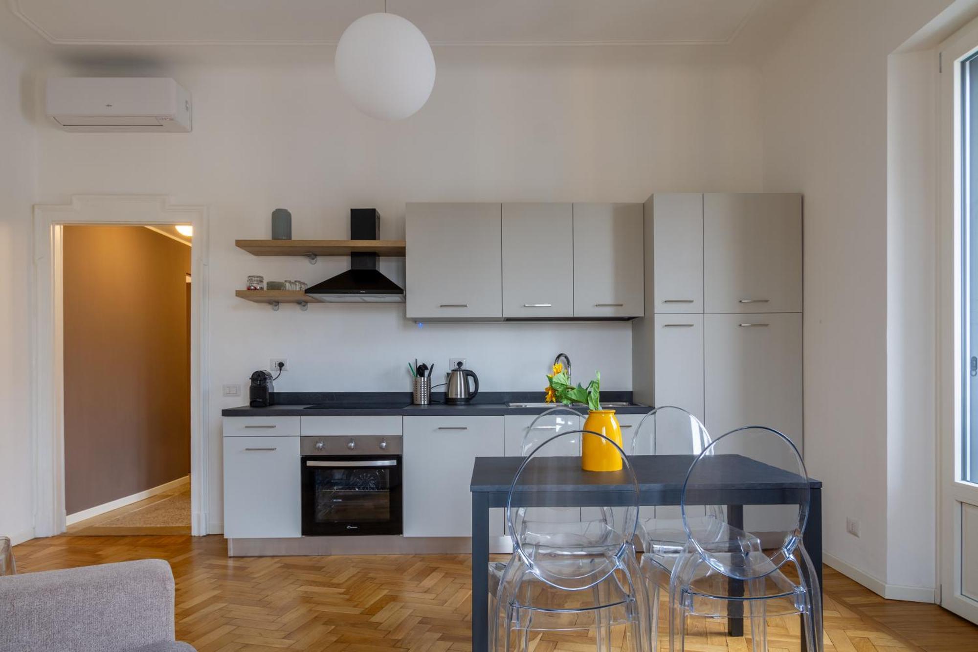 In Historic Building- Porta Venezia Apartment