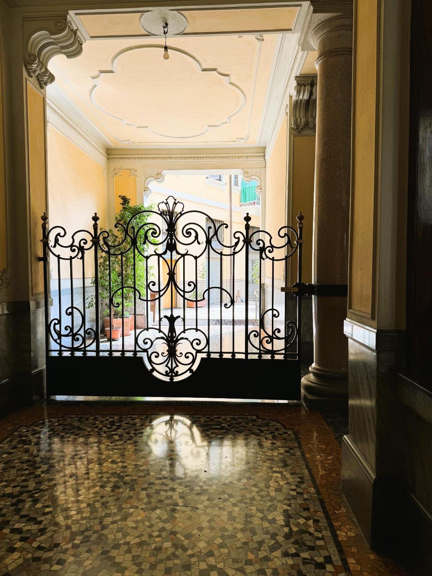 In Historic Building- Porta Venezia Apartment