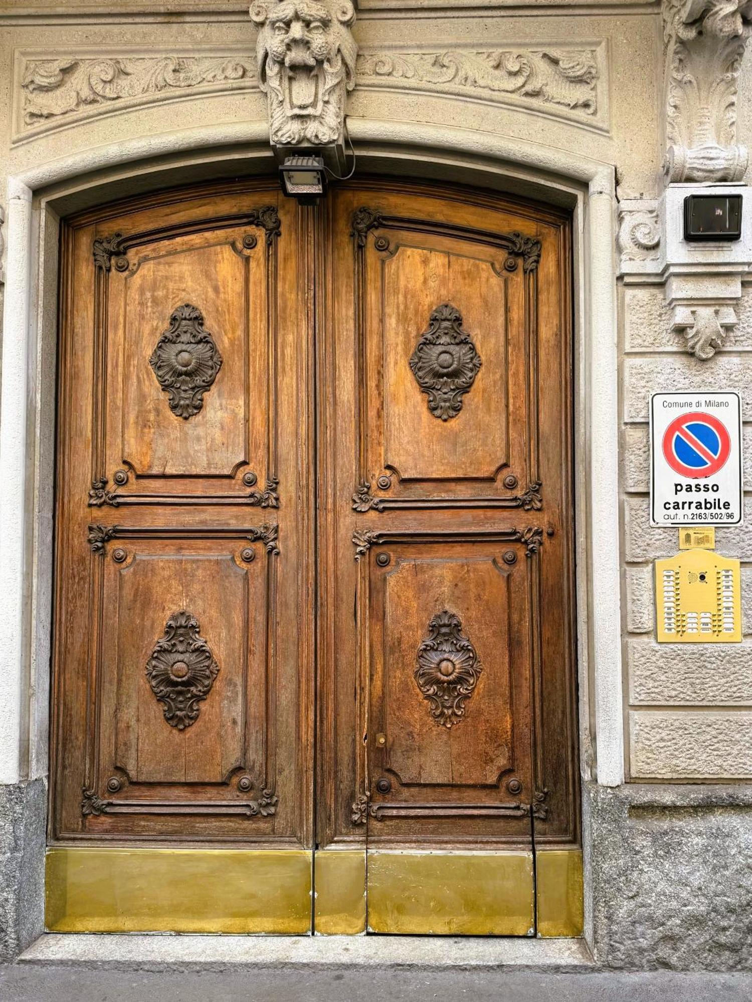 In Historic Building- Porta Venezia Apartment