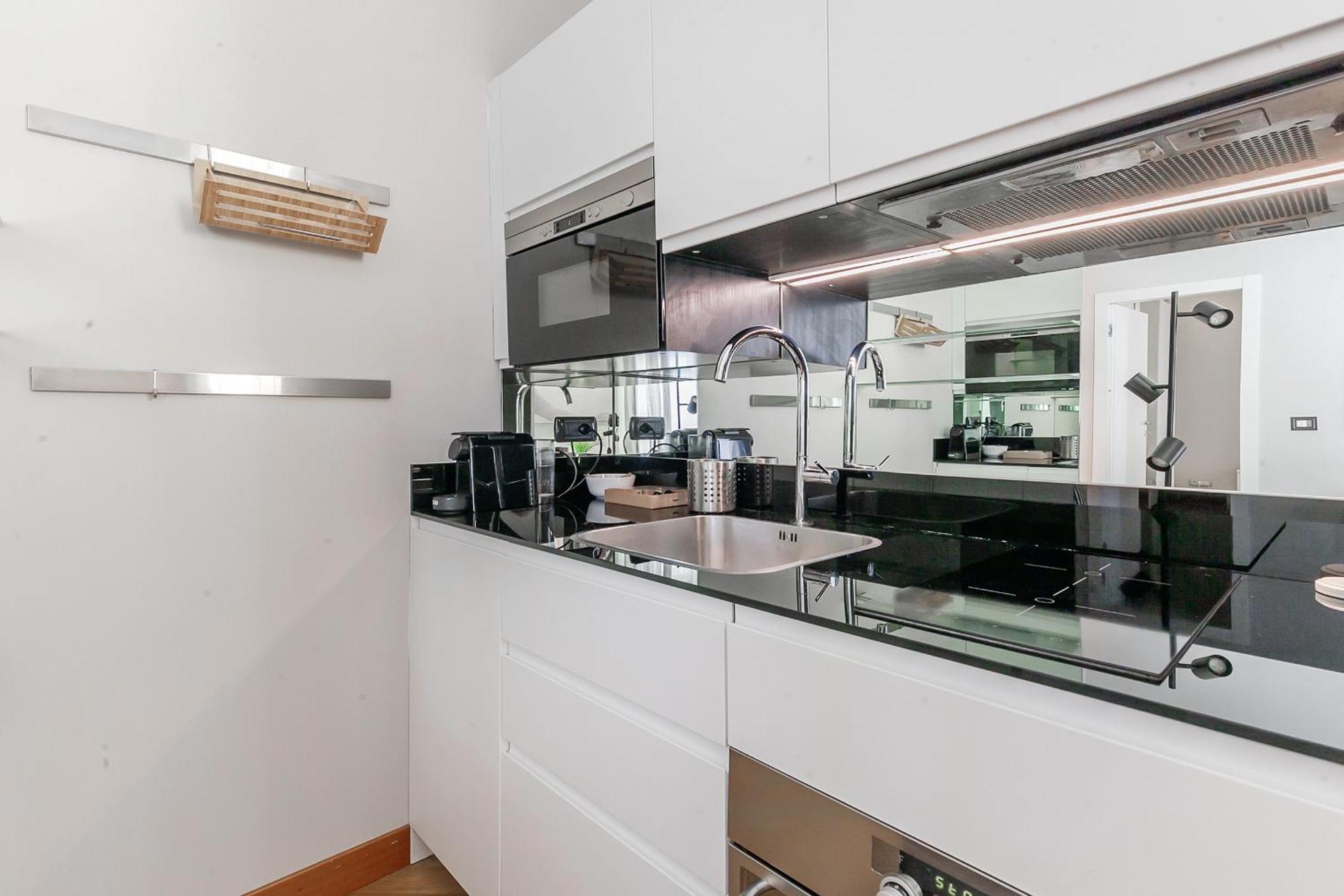Apartment San Babila Executive - Discover The Historic Centre Of *