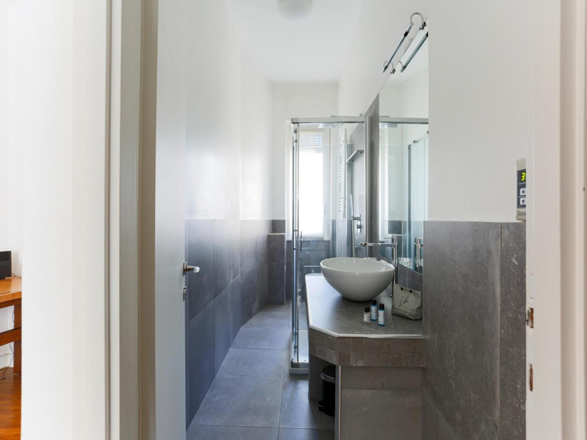 The Rent - Spacious Two-bedroom In Crocetta Mailand