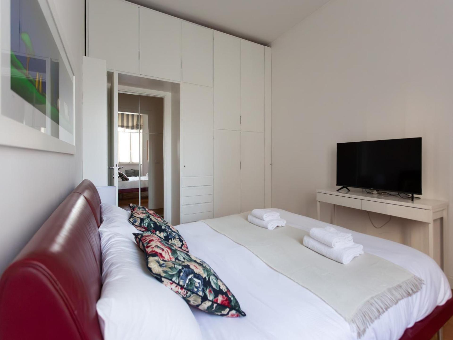 The Rent - Spacious Two-bedroom In Crocetta Mailand