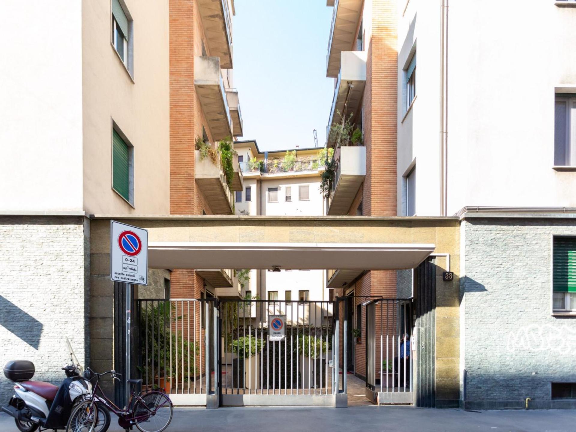 The Rent - Spacious Two-bedroom In Crocetta Apartment Mailand
