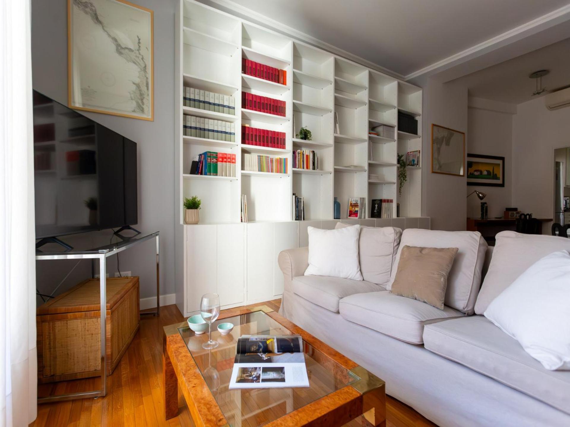 The Rent - Spacious Two-bedroom In Crocetta Apartment Mailand