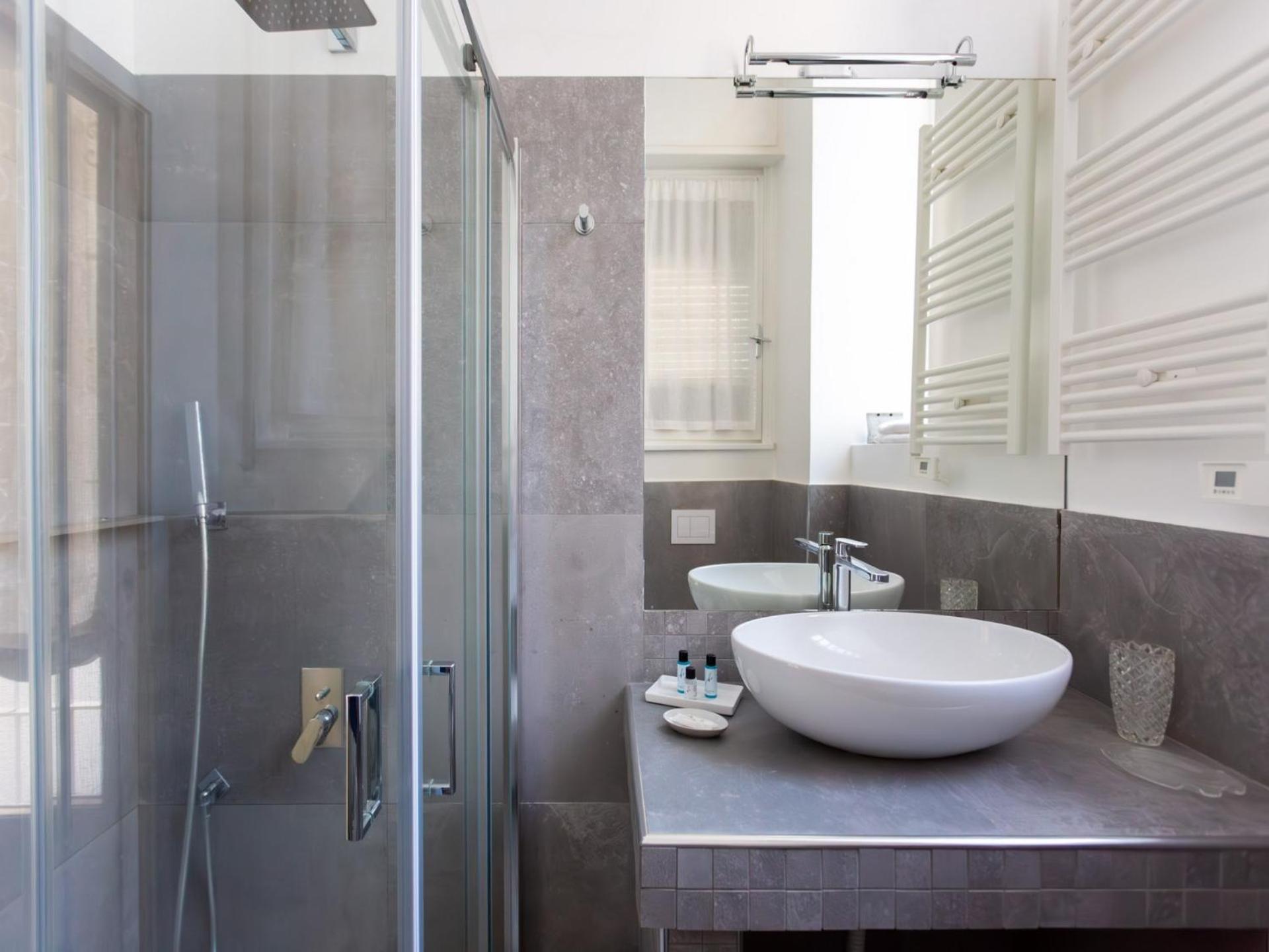 The Rent - Spacious Two-bedroom In Crocetta