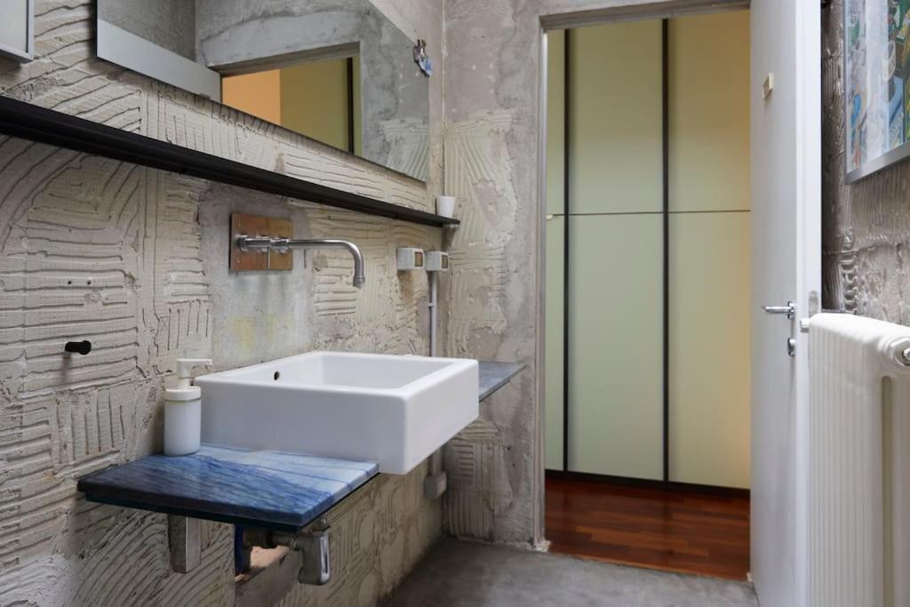 Artist - Porta Romana Apartment