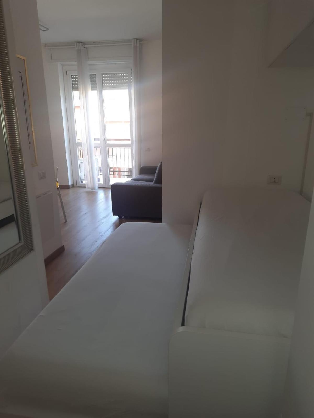 Modern House Dergano A 150 Metri Metro Apartment