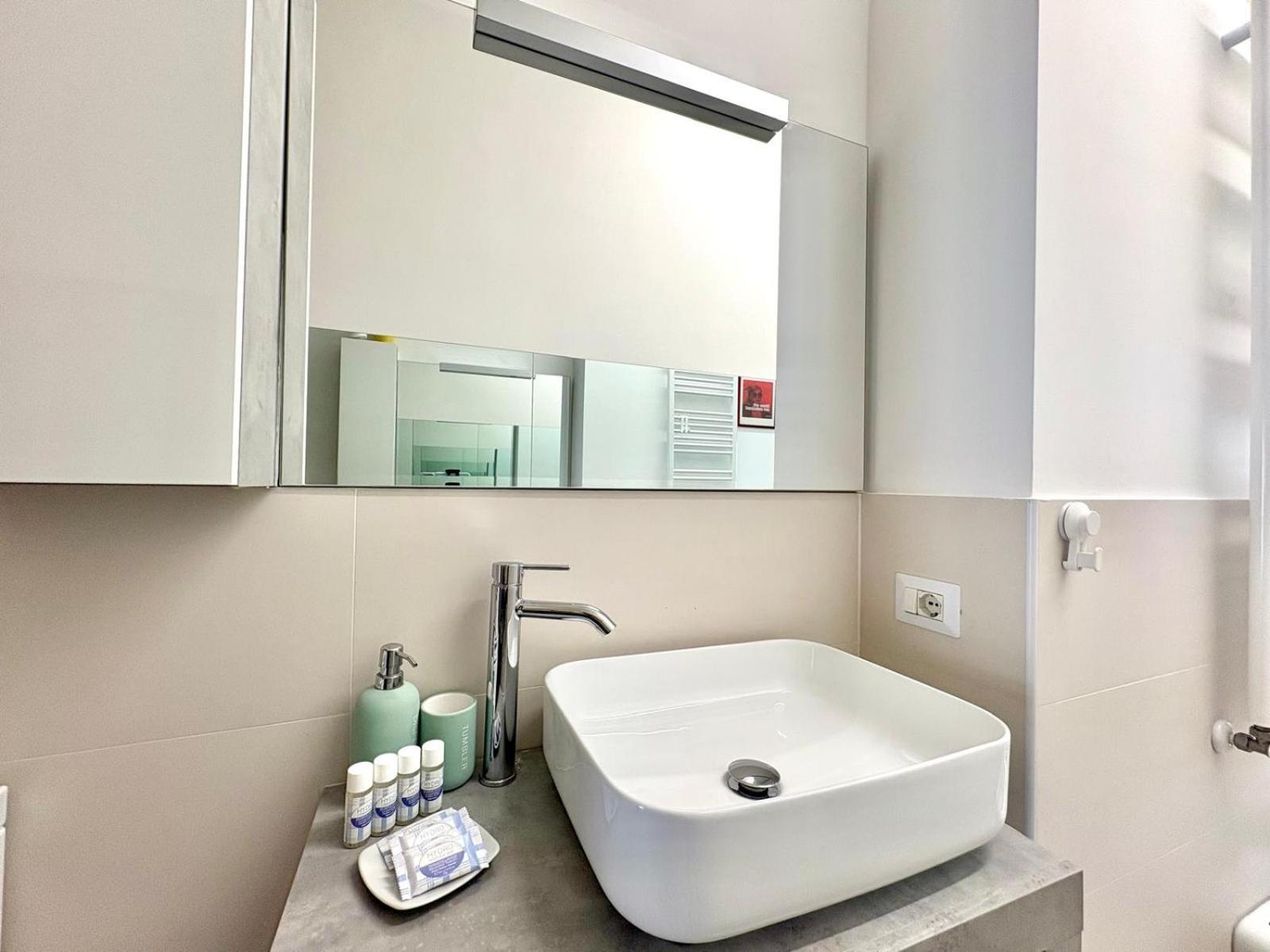 Apartment-navigli-house Of Mirrors Apartment *