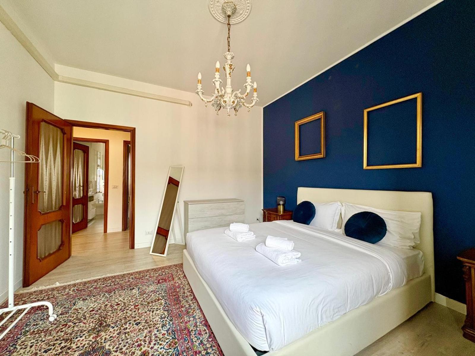 Apartment-navigli-house Of Mirrors *