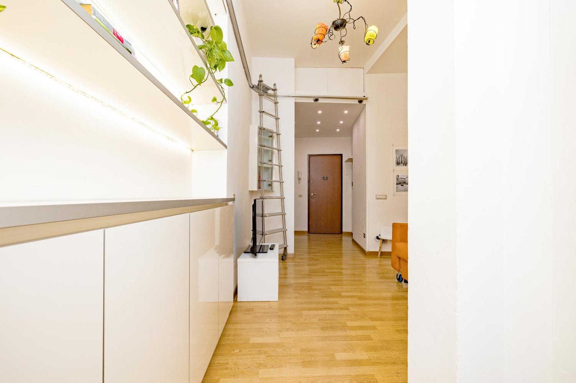 Minimal Near Bocconi Apartment *
