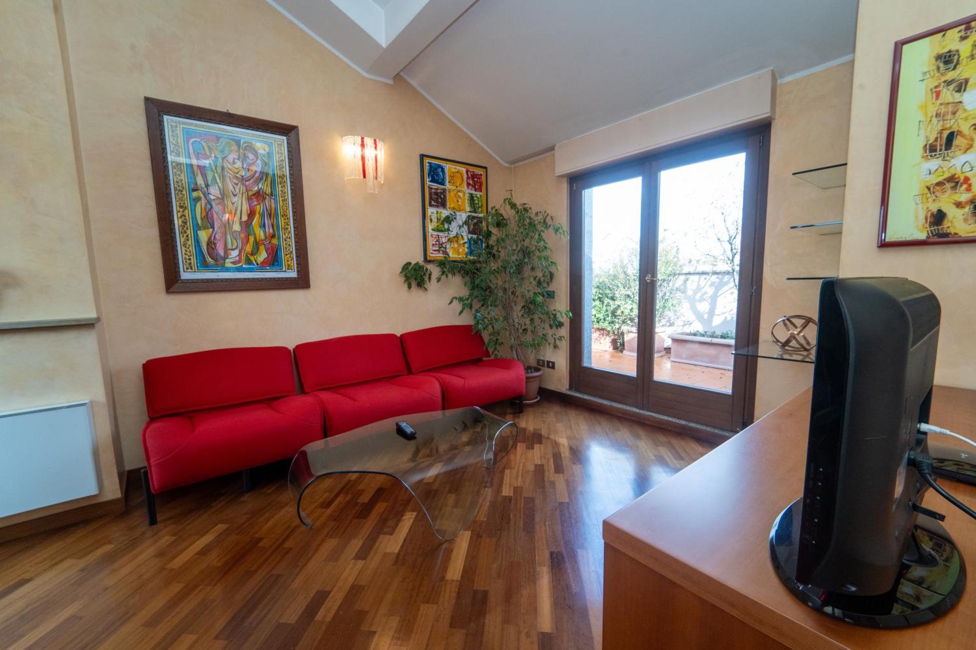 Apartment Penthouse Isola, A Few Steps From Offices Cortina 26