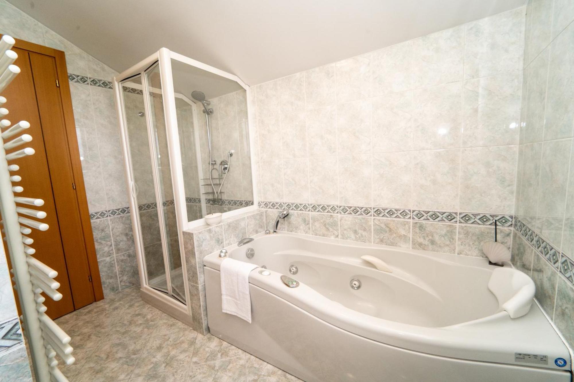 Apartment Penthouse Isola, A Few Steps From Offices Cortina 26 Milan