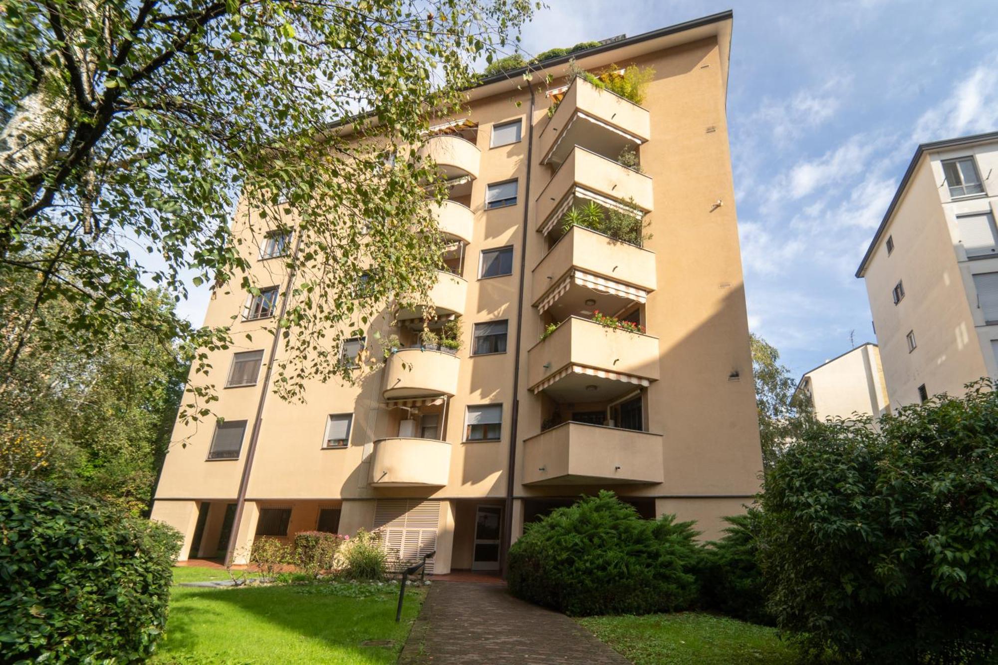 Penthouse Isola, A Few Steps From Offices Cortina 26 *