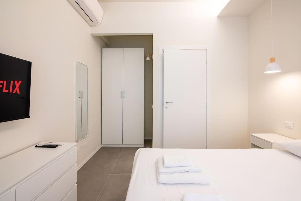 Modern Ac, Wifi Next To 2 Metro Line Stations And Life Area * Mailand