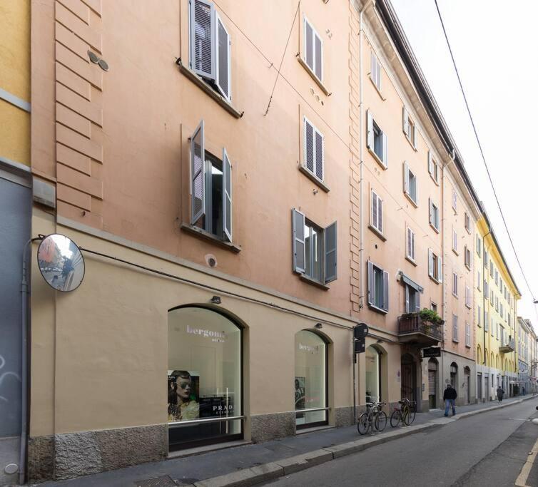 Apartment Yellow House By Costanza Mailand
