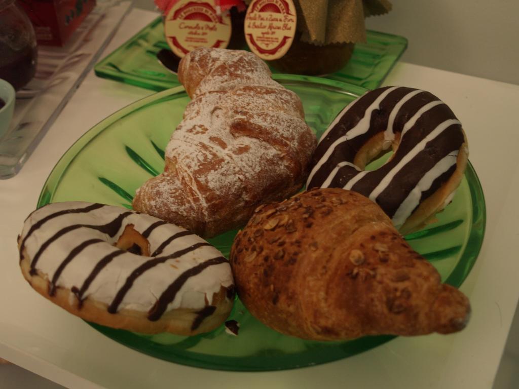 Acomodação com café da manhã  Linea 2*