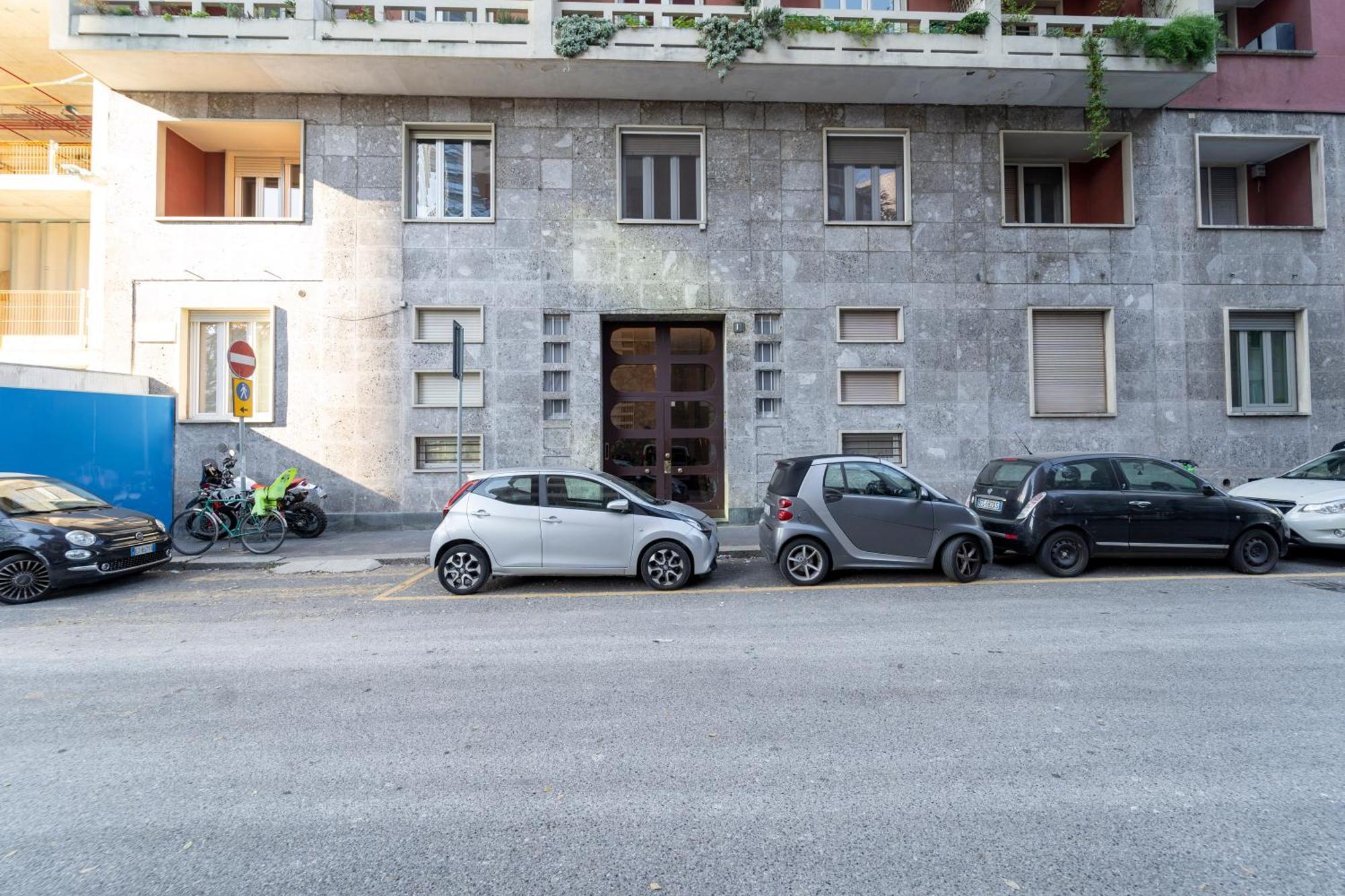 Designed In Center Gae Aulenti Area With Ac, Wifi And Subway Airport Connected Steps From Station Milão
