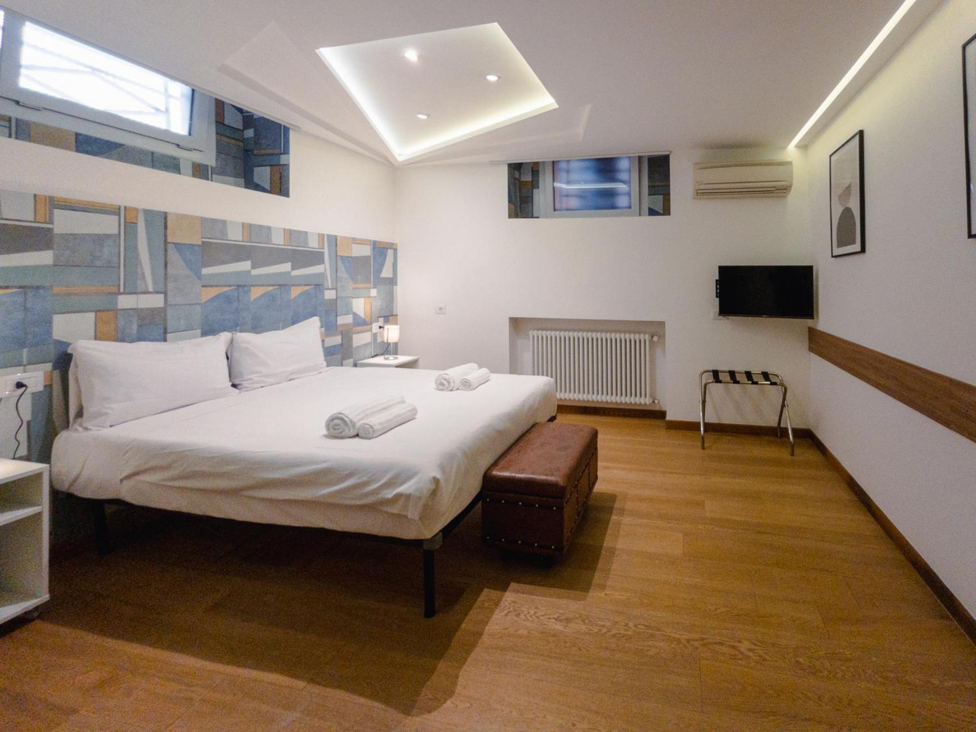 Gasthof Rrrapido Holy And - Via Sardegna Mailand