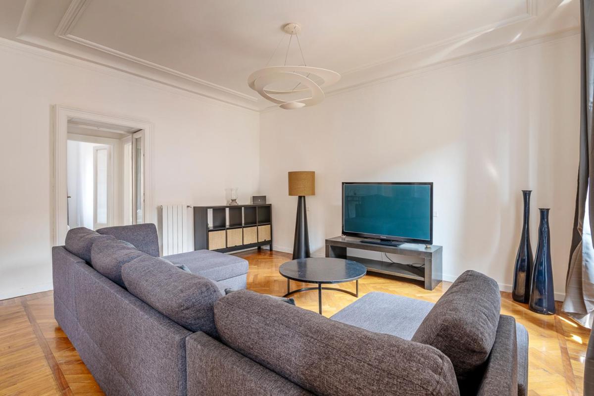 Exclusive 3 Bedrooms In Brera * Milão