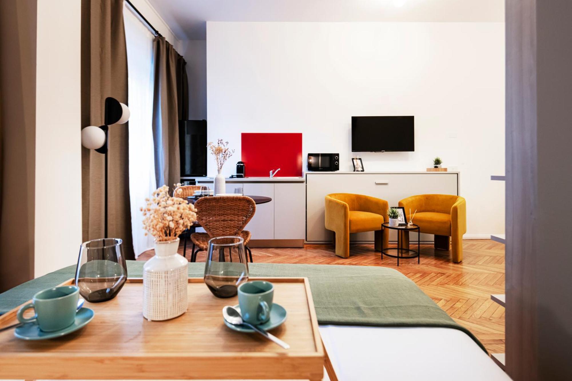 Hotel Easylife - In *