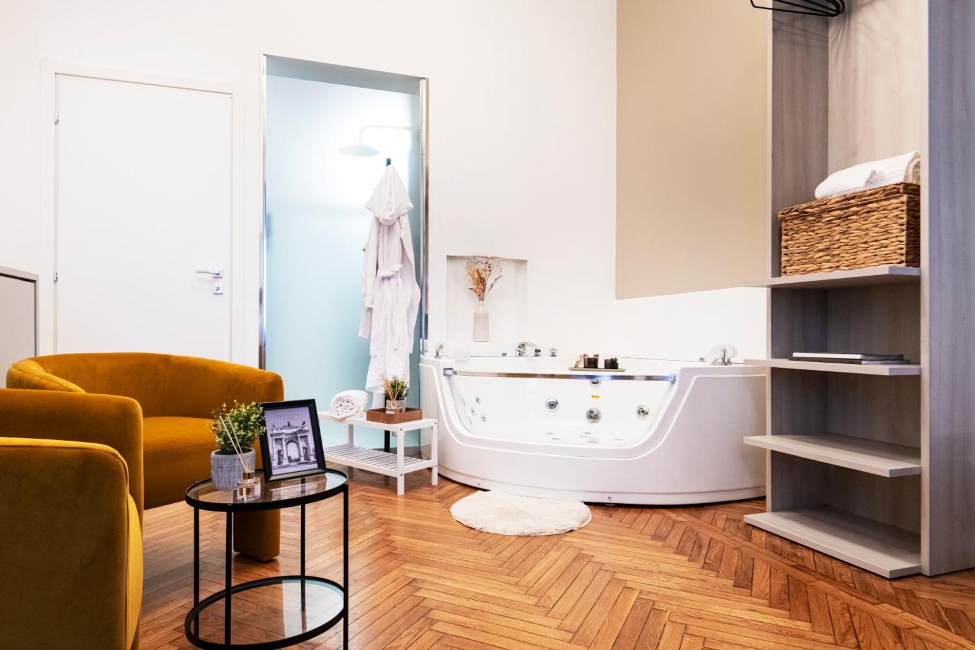 Easylife - In Milan