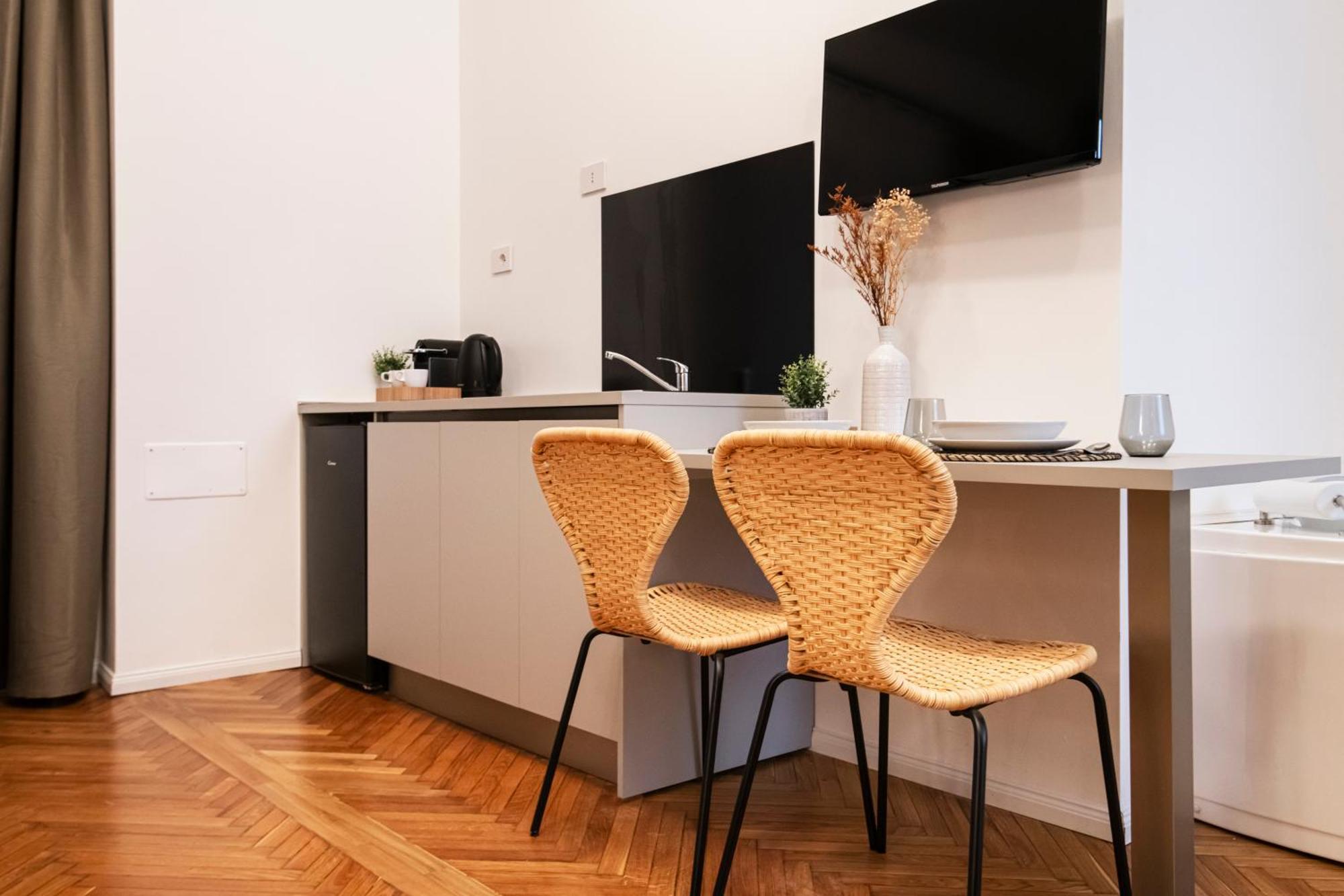 Easylife - In * Milan