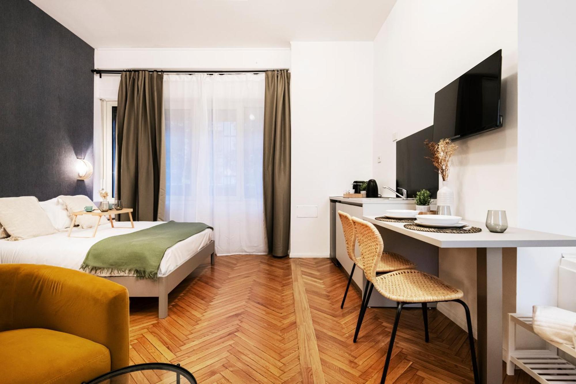 Hotel Easylife - In *