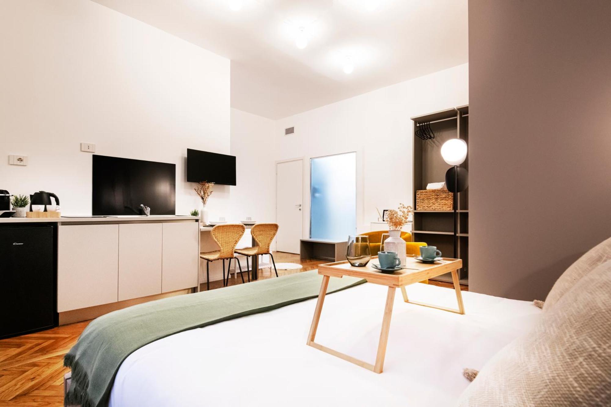 Easylife - In Milan