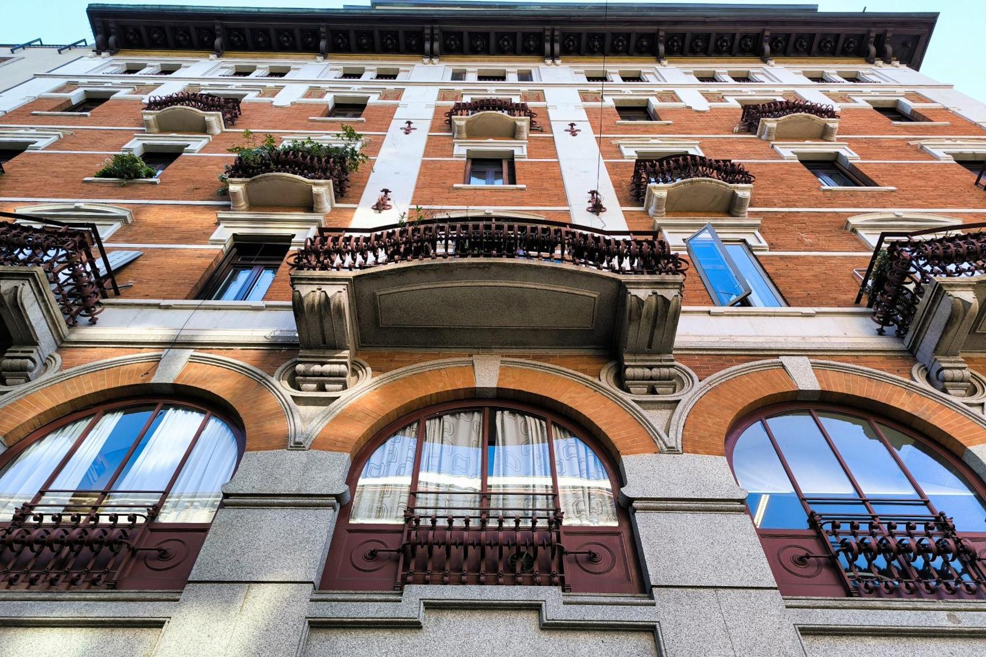 Apartment View, Elegant In Milan's Rooftops