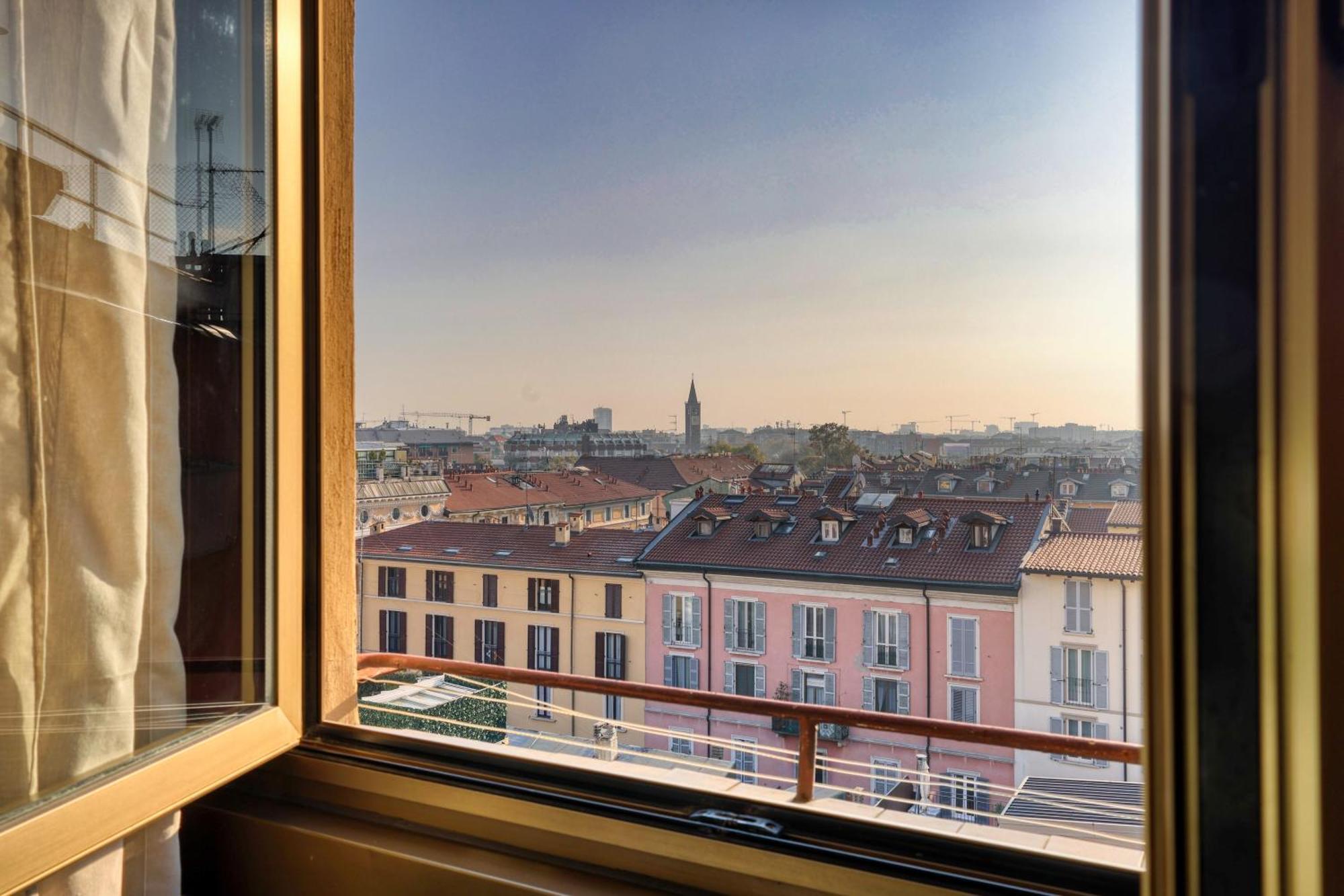 View, Elegant In Milan's Rooftops Mailand