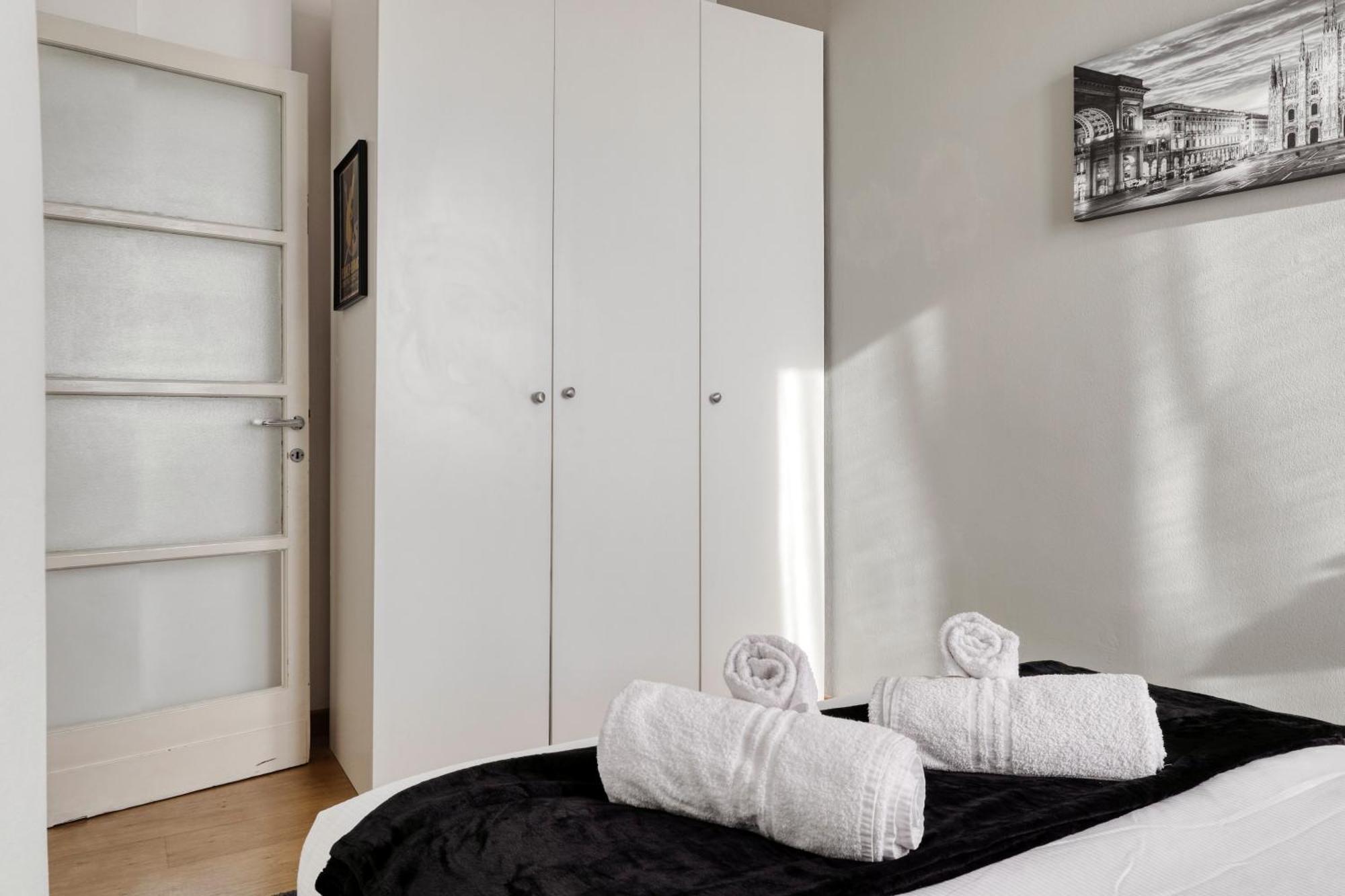 Apartment View, Elegant In Milan's Rooftops Mailand