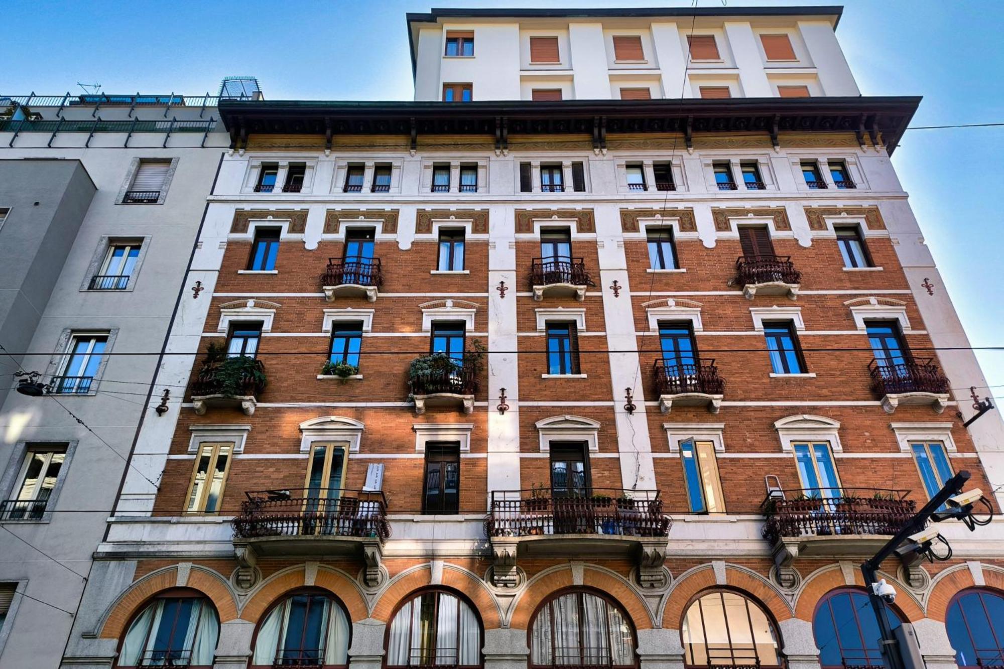 Apartment View, Elegant In Milan's Rooftops *